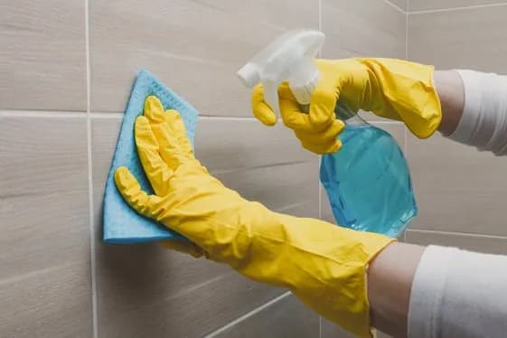 Skuteczne metody czyszczenia kafelków w łazience, które działają Skuteczne metody czyszczenia kafelków w łazience, które działają